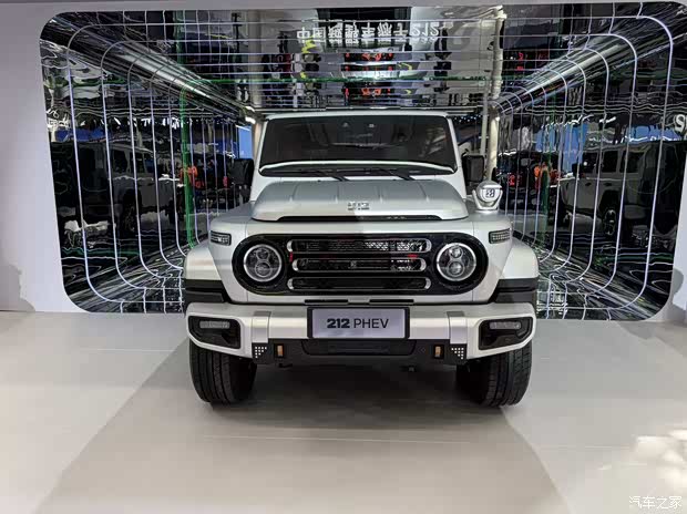 2025广州车展：更多动力选择 212 T01 PHEV车型首发亮相