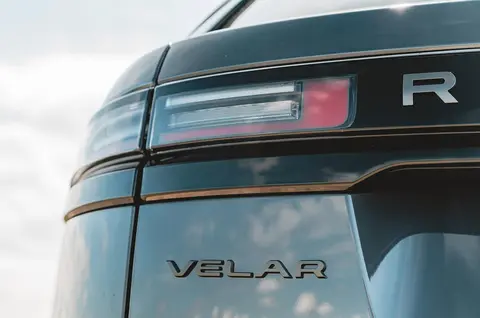 路虎揽胜星脉纯电版谍照曝光，轿跑化设计颠覆传统